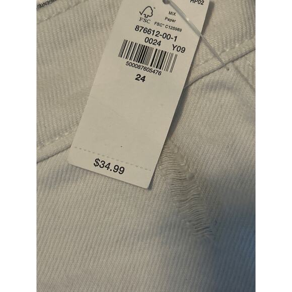 NWT Old Navy Plus Size Women's White Denim Shorts O.G. Straight Size 24 - Picture 2 of 6